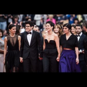 Mélanie Doutey Instagram - Merci @artistesadami @fulldawafilms @festivaldecannes premières montées des marches de réal avec mes acteurs merveilleux #emmaliegeois @luciedigout @jeremlew merci @diormakeup et @fredericbarat @endoyumi merci @martingrantofficial @louboutinworld @boucheron