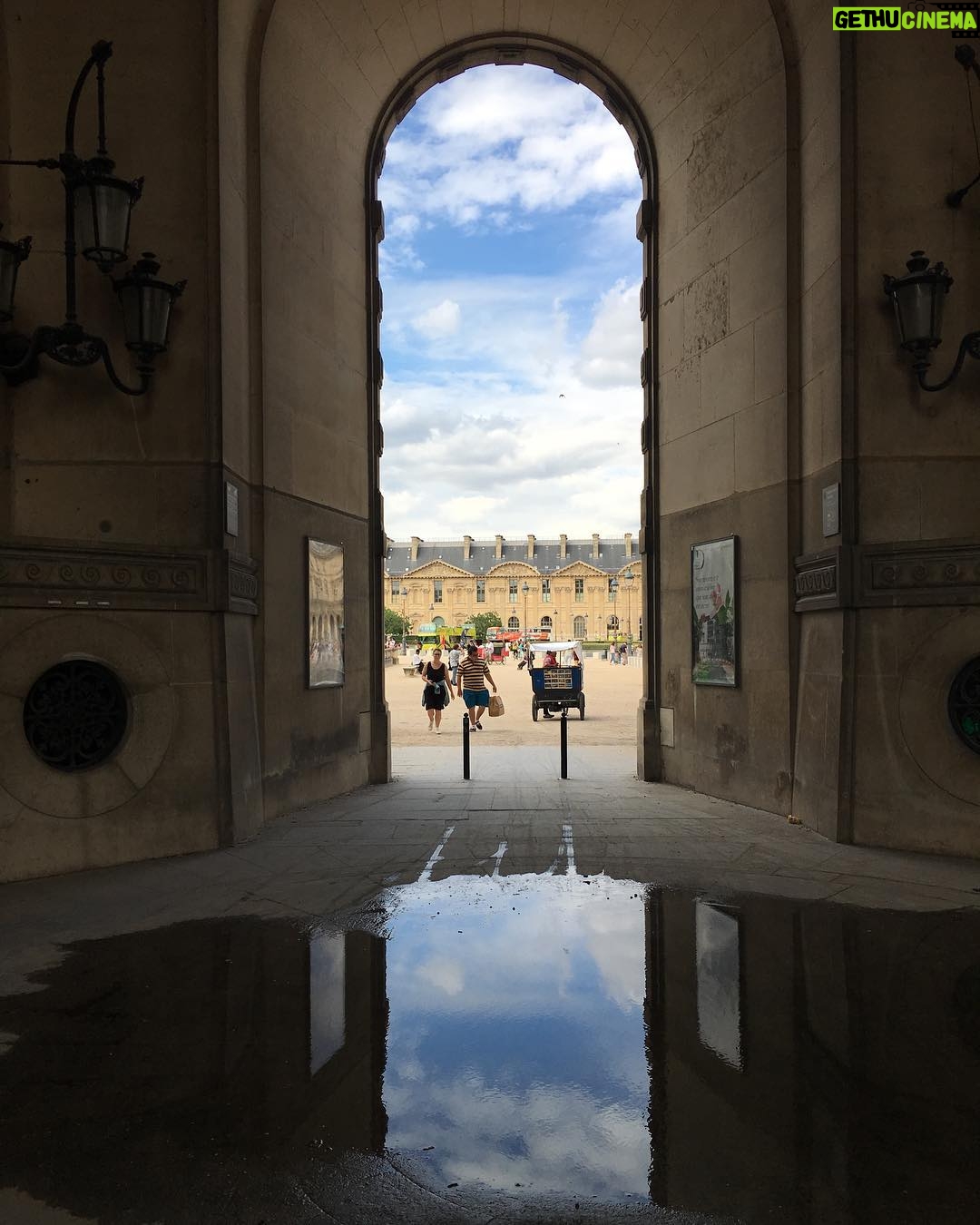 Mélanie Doutey - 0.9K Likes - Les miroires de la rue #lesmiroirsdanslaboue #williamsheller #parisjetaime