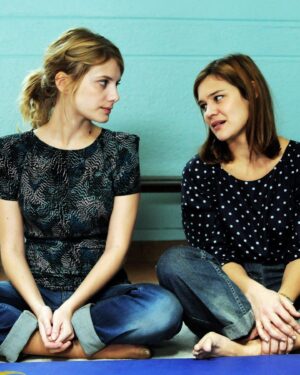 Mélanie Laurent Instagram - Il y a 10 ans sortait au cinéma le premier long-métrage réalisé par Mélanie, Les Adoptés ❤️

Un très beau film sur la famille, celle avec le même sang et celle que l’on se crée. Sur comment apprendre (ou réapprendre) à vivre suite à l’absence d’un être cher qui chamboule l’équilibre familial. 

Un film qui marque aussi le début de la collaboration entre Mélanie et son équipe technique qui perdure au fil de ses différents projets. 

Un film rempli d’amour, de sincérité, de douceur et de poésie. À l’image de sa réalisatrice. 

Nous vous le conseillons vivement !

Casting : Mélanie, Marie Denarnaud, Denis Menochet, Clémentine Celarié, Théodore Maquet-Fouchet et Audrey Lamy.