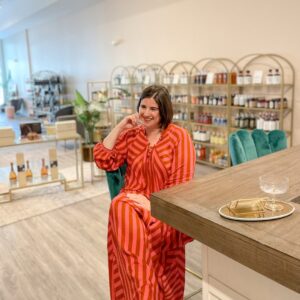 Melanie Paxson Instagram - Enjoying alcohol free options is just as chic and creative in a place like @sechey ✨ One of my happy places on King Street!

#melaniepaxson #actress #descendants #descendants2 #descendants3 #savingmrbanks #disney #disneylove #charleston #charlestonliving #chs #kingstreet #alcoholfree