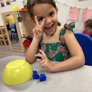 Melanie Paxson Instagram - Happy “Twosday” from this little girl!  Love you so much Freddie Prim!  You make my heart giddy💛

#melaniepaxson #actress #decendants3 #decendants1 #descendants2 #disneyactor #disney #disneylove #charleston #charlestonsc #chs #family