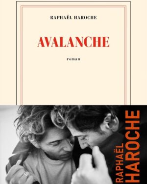 Mélanie Thierry Instagram - Sort aujourd’hui chez vos libraires , le premier roman de mon homme , Avalanche . Et je suis sérieusement émue , qu il soit à vous aujourd’hui, sur votre table de chevet peut être ce soir , dans les jours qui viennent . Avant que Raphaël me le donne à lire , je l ai vu assis au bout de la table de la cuisine, des nuits entières, à l Aube . Je me demandais ce qui allait en sortir de cette solitude dans laquelle il plongeait . Ceux avec qui il vivait m échappaient . Maintenant je les connais Leonard et Nic, et je comprends pourquoi il les protégeait autant la nuit . Je l aime tant ce roman , envie de le relire sans cesse . On n a plus envie de les quitter .
