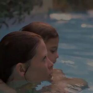 Mélanie Thierry Instagram - J y tiens tellement à ce film qui arrive sur vos écrans dans quelques jours. Il m est si cher . Une histoire de famille , c est à la fois du pur présent , à la fois des souvenirs heureux que l on enregistre, et le trajet d une émotion à la fois déchirante , et si pudique . 
Merci Fabien Gorgeart, Lyes Salem , Félix Moati, aux enfants Gabriel , Idriss, Basile . 
La Vraie Famille , J -8