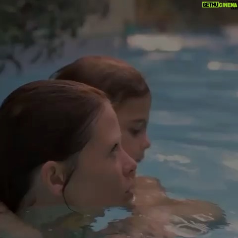 Mélanie Thierry - 4.6K Likes - J y tiens tellement à ce film qui arrive sur vos écrans dans quelques jours. Il m est si cher . Une histoire de famille , c est à la fois du pur présent , à la fois des souvenirs heureux que l on enregistre, et le trajet d une émotion à la fois déchirante , et si pudique .
Merci Fabien Gorgeart, Lyes Salem , Félix Moati, aux enfants Gabriel , Idriss, Basile .
La Vraie Famille , J -8