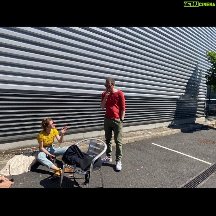 Mélanie Thierry - 4.7K Likes - Et c est parti pour une 4 eme semaine de thérapie. Ce soir sur @arte . Avec Reda , on s’est rencontré sur le divan , il était 9 h , on se regarde , et on se dit que l on fait un métier bizarre parfois ! @redakateb