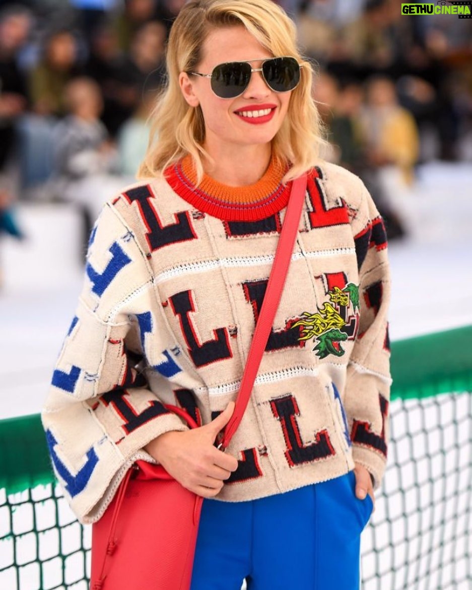 Mélanie Thierry - 3.5K Likes - Défilé Lacoste 🐊
@lacoste
#LacosteSS22
@louise_trotter
📷 Stéphane Cardinale. 💄 @christophedanchaud_ @ctilburymakeup @rudymarmet