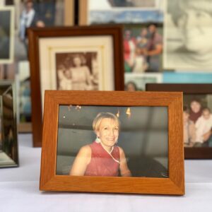 Melanie Vallejo Instagram - My beautiful mum Anna passed away last November. She was 69. 

I am utterly devastated and also… ok. 

Mostly I’m fine because my brain accepts that death is a natural and essential part of life. At some point we all say goodbye to our parents -we just hope it’s not too soon. 

But my heart, oh my poor heart, physically aches when I think about living my life without her in it. 
I miss her. I miss her laugh. I miss her hugs.
She was the strongest, coolest, most brilliant woman I’d ever met. I loved her (obviously) but I also really, really, really liked her. Like, if she wasn’t my mum I’d totally want to hang out with her and be mates. She was the only person in the whole wide world I genuinely enjoyed talking to on the telephone. Which is lucky because living in different countries during the COVID lockdown years, FaceTime was our best friend. We talked every single day. Chatting about everything and nothing. Sharing secrets, laughing til we cried. 

Six months on I thought by now I’d have the words to express my grief.. but… it’s still too soon and the hole she has left in my heart is too big. And that’s okay. 

Grief is a strange beast but I’m learning to make friends with it. 

So for today I’ll remember her and thank her for making me the woman I am.

Thank you Mama, I love you.

And I’m sending love to all of you out there who find today tricky. 
Find someone to give you a good cuddle. If you see me, I’ll happily give you one xx