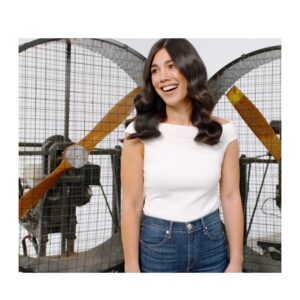 Melanie Vallejo Instagram - I’m very excited to announce that I’m officially part of the L’Oréal Paris family as the new local ambassador for Elvive!
When they approached me I jumped at the chance to represent a brand known for investing in ones self and empowering others (also I went and got a haircut quick smart because this mama was well overdue for a chop 💇🏻‍♀️)
With the L’Oréal Paris Elvive collection I know my hair is benefiting from all their fancy scientific expertise as well as getting the richest nutrients specifically formulated to look after my hair no matter what state it’s in...
(heat damaged, possibly unwashed and very likely unkempt)
.
Looking forward to sharing more! (Like what those enormous fans behind me are for..?)
@lorealhair #ambassador #lorealparisau