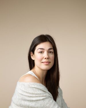 Melanie Vallejo Instagram - Skin by Ecostore launches in Australia today!
I'm so excited to be the face and proud ambassador for this beautiful natural skin care brand from NZ. 
The campaign, called #thisisme is awesome for a number of reasons:
Firstly, alongside babes @brookiechook and @emmahawkins_  we went totally make up free! Quite an anomaly given the current obsession with filters and apps that erase your flaws* Posing bare faced felt refreshing and empowering!
Secondly, I adore the sentiment behind the campaign- encouraging women to embrace their imperfections, to confidently stand in front of the mirror and say "This is me, this is my skin".
Finally, I really respect these guys as a company. From their commitment to environmental sustainability, use of 100% recyclable packaging, to being cruelty free and of course developing skincare that works!
I'm thrilled to be working with them.
So stay tuned for more info on the products including my favs....
In the meantime check out @skinbyecostoreau .
*and just for the record, wrinkles are not flaws