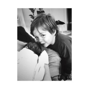 Melanie Vallejo Instagram - It was my 40th birthday yesterday 🎈
I spent it with my little family, hanging at home in the sunshine. There was champagne, homemade banana cake, lobster pasta (😋) and lots of birthday cuddles. Despite feeling sick with a very annoying cold, it was perfect. Thank you @matkingston, for everything 😘 #thisis40 #letspartylaterwhenwearenotsotired 😴