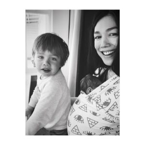 Melanie Vallejo Instagram - It was my 40th birthday yesterday 🎈
I spent it with my little family, hanging at home in the sunshine. There was champagne, homemade banana cake, lobster pasta (😋) and lots of birthday cuddles. Despite feeling sick with a very annoying cold, it was perfect. Thank you @matkingston, for everything 😘 #thisis40 #letspartylaterwhenwearenotsotired 😴