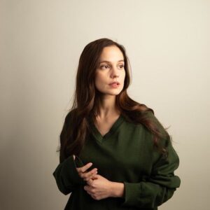 Melanie Zanetti Instagram - Green sweater.