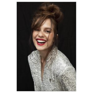 Melanie Zanetti Instagram - Holiday season activated. ✨✨

📸 by the brilliantly talented @adelinewohlwend ✨
Hair @carlitos_hair 💓
make up @makeupbyalfred 💞
Styled by @naomizinns 💖
All brought together by my incredible manager @bethslg 💝💕