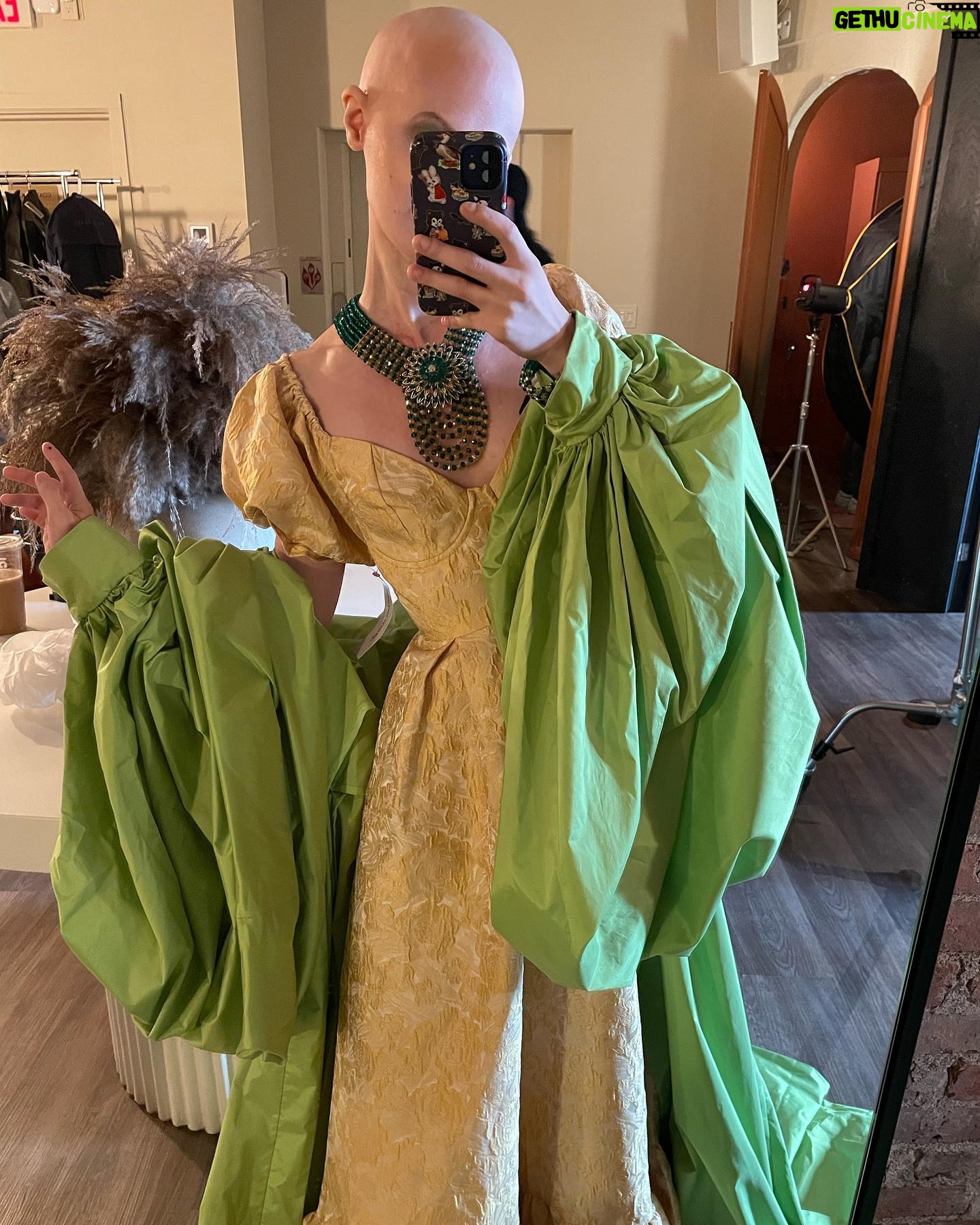 Melanie Gaydos Instagram - Thankful for an amazing shoot and beautiful crew today xoxo thank you angels @laughingbruja @beautybypierre @pinktothepanther @ilovemissjuice @johnr_alpha3 🥹🥰🤗😘 #bts