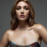 Melanie Lynskey Instagram – I’m so in awe of this beautiful woman always, but what she does in Qui, episode 206 of @yellowjackets, is just beyond. Emotion just spills from her in the most truthful and profound way. She’s talented beyond her years and talented beyond all our years! I love you SO MUCH @sophie__nelisse , your work is amazing and you should be proud. Please be proud, I know it’s hard for you, but you did something great. She’s supported so beautifully by the rest of our insanely talented cast. It’s an incredible episode written by Karen Joseph Adcock and Ameni Rozsa, directed with such care by @lizfgarbus. A very special one. ❤️🐝
And yes I’m sure this picture is blurry I stole a screenshot from Sophie’s Instagram and reposted!! I’m sorry!