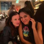 Melanie Lynskey Instagram - Sweet Simone, ãtaahua. I love this picture of you and JL. (I hope you both like it too!!) How come we weren’t besties when we lived in the same country? Three different countries we lived in at the same time and we only knew each other a tiny bit. It feels very unfair! Anyway. A few months ago when we were both doing a thing I won’t mention #sagaftrastrong, I was in awe of your talent, your genuine and considered kindness to every person on set, your sense of humour, your incredible beauty, and your very impeccable taste in literally everything. What a joy it was to see you so often at work and in life. Now we have every single one of each other’s secrets so we have to be friends forever. I love you so. 💖 P.S going with Aus/NZ timing on this one, her birthday is the 19th