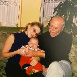 Melek Şahin Instagram - Canım Emrem iyi ki doğdun🧡
acısıyla tatlısıyla biriktirebileceğin neşeli, keyifli anlar yaşa🧡 çok sevil ve çok sev🧡 en güzel işlere imzanı at, sağlıkla huzurla yaşa🧡 ve ayrıca yönetmen oluncada benide projelerinde oynatmayı unutma😃🎥 seninle gurur duyuyorum oğlum ve seni çok seviyorum🧡🥂✨
@emre_yapici_
