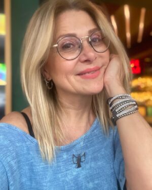 Melek Şahin Instagram - Bugünde canım İzmirimde hayat güzeldi💎🧿✨