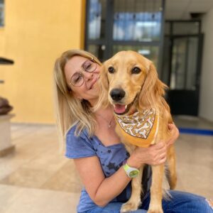 Melek Şahin Instagram - Robin🧡 kurtarılmış bir evlat. 4 aydır bir yatılı bir okulun gözbebeği çok seviliyor müdür , öğretmenler, öğrenciler çok seviyor. Fakat daha iyi şartlarda sevgiyle bakılacağı güzel bir yuvayı hak ettiğini düşünüyorlar. Çünkü hafta sonu biraz yalnız kalıyor ve insan istiyor Robininin yurt dışında yuva bulma şansı fazla ve işlemleri devam ederken ona 4 ay canı gibi bakabilecek geçici bir yuva arayışındalar. Yada gerçekten ona gözü bakacak ömrününün sonuna dek onu bağrına basacak kalıcı bir yuvası olabilecek birileri varsa dm den bana mesaj atabilir. Bir tüyünüz bile çok kıymetli♥️

#melekhareketi
#hayvanlarısevelim
#satınalmasahiplen
@meleksahin35
@melekhareketi