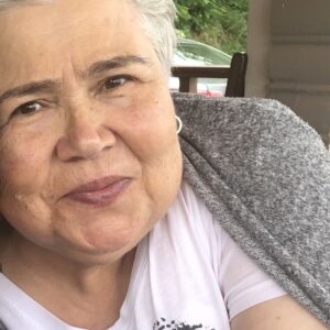 Melike Güner Instagram - 20’01’2022 ‘de canım annemi kaybettik. Acıma saygıyla sarılan, sessizce ellerinden tutan, yanımda olan tüm canım arkadaşlarım teşekkür ederim 🙏.