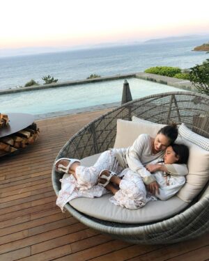 Melike Güner Instagram - Havalar soğudukça yaz fotograflarına bakmaya başladık🙈🤍