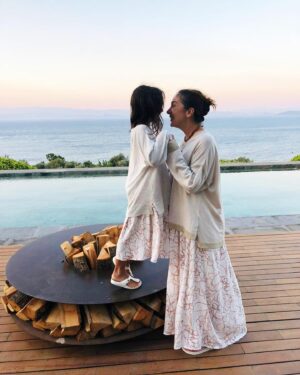 Melike Güner Instagram - Elbiselerimizi ben diktim 🙈😍👭