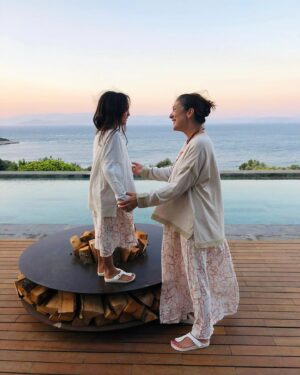Melike Güner Instagram - Elbiselerimizi ben diktim 🙈😍👭