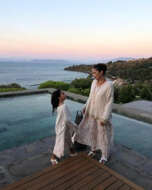 Melike Güner Instagram - Elbiselerimizi ben diktim 🙈😍👭