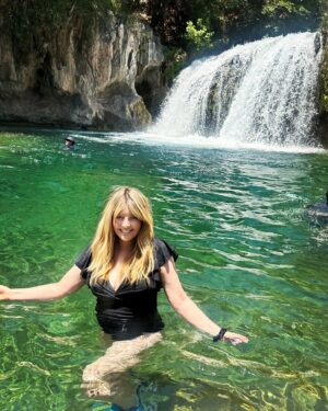 Melinda Hill Instagram - Do go chasing waterfalls. 🩵💦
#waterfall #waterfallwednesday #hotgirlsummer #nature #recharge #slay