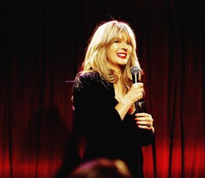 Melinda Hill Instagram - Tonight! I’m performing @hwdforever Masonic Lodge 7p—tik link in stories 🎤 ✨ 🎤 
#feelgoodcomedy #comedian #comedienne
#comedy #hollywoodforevercemetery #masoniclodge #hollywoodforever #melindahill