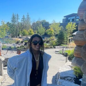 Melinda Shankar Instagram - Pearls to the spa is a great idea until they burn yo neck in a guided group sauna aromatics session and you have to pretend to be zen/not in pain and patient until the end because your gel nails are too long to take them off yourself. #wooosaaah. Very relaxing. 😂😅