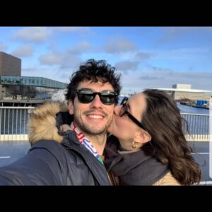 Melis Birkan Instagram - Hayatımın rengi, ömrümün turuncusu, daima yüzü gülenim, ağlamaktan hiç korkmayanım, enerjisi, neşesi, umudu hiç bitmeyenim, şahane poz verip hep fotoğraf çektirenim, yapmak istedikleri ve tutkusu hiç tükenmeyenim, her spora yeteneklim, herşeyi çalıp söyleyebilen müzisyenim, birtanecik romantiğim, iyi ki doğmuşsun canım sevgilim... @arasaydinofficial 🧡
Rengin ve gülüşün hiç bitmesin ve hep dediğin gibi "çok güzel olacak herşey"...🧡 
(Sonu sürprizli ama bunu yapmam gerekiyordu 😄)