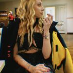 Melis İşiten Instagram – canım @aydantas1 ımın davetiyle bu özel günde kız kardeşlerimiz için kadınlar olarak sahnede olmak şahane bir histi! Bir parçası olmamıza alan tanıdığı için kendisine teşekkür ederim🤍
@gelecegin.guclukadinlari iyi ki varsınız🌹
@zeyneptosunofficial tasarımını taşımak ayrıca çok kıymetliydi. ben kalp zeynep.
Bazı Helenistik kadınlar🖤