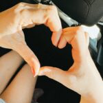 Melis İşiten Instagram – papatyalar / yeni hayaller / yılın ilk denizi / sevdiğimiz eski dostlar / kalpler / sabah yürüyüşleri / şakalar / şükürler / taze düşler / bir sürü planlar / niyetler 
ana kız dumpsz