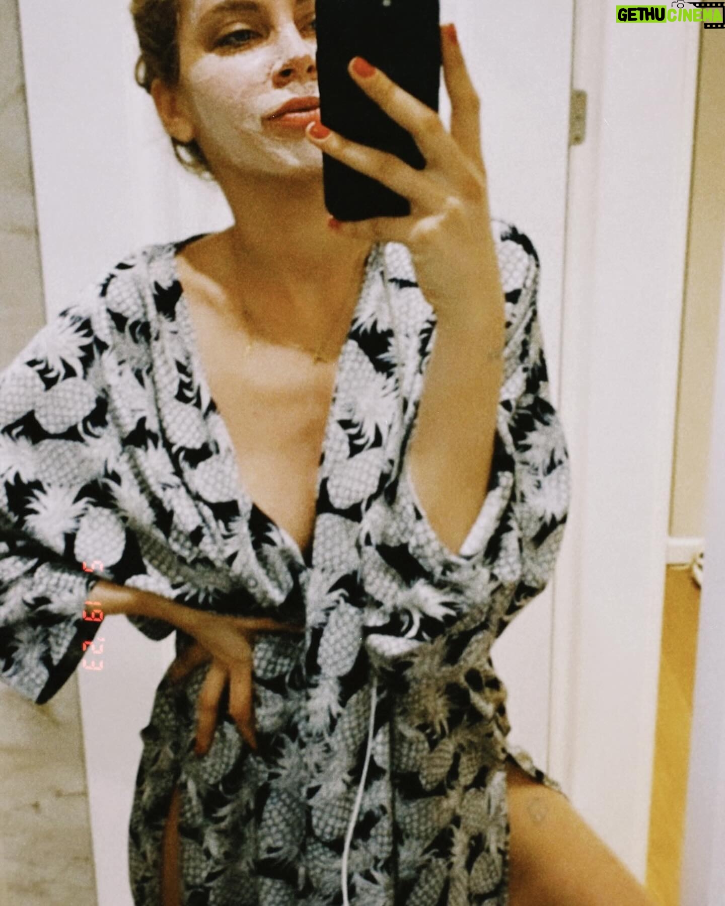 Melis İşiten Instagram - Nasıl Şubat ama? Dediğim kadar olmadı mı? Naaptınız hallettiniz mi?