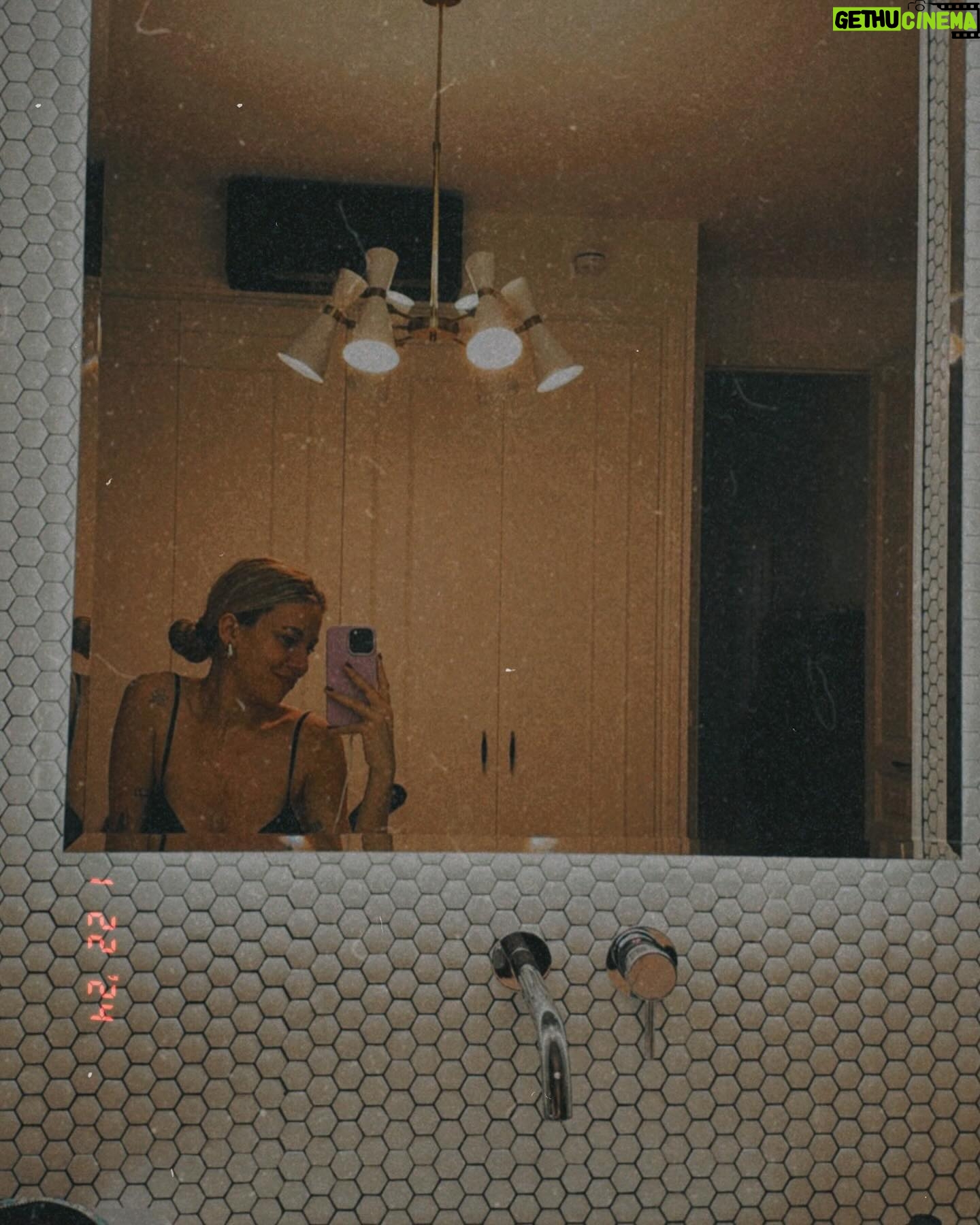 Melis İşiten Instagram - Nasıl Şubat ama? Dediğim kadar olmadı mı? Naaptınız hallettiniz mi?