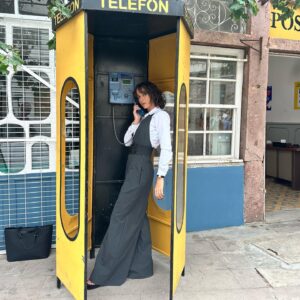 Melisa Berberoğlu Instagram - Yeni bölüme son 2 gün, setten birkaç kare! 💛 📞 @uckizkardestvdizisi