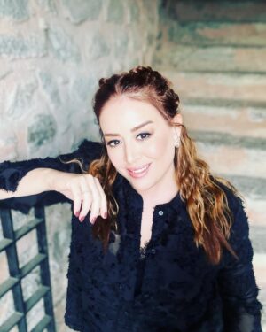 Melisa Doğu Instagram - Sevgili dostum @sibelarna ile harika bir program çektik, hava güzel, keyifim yerinde🙏🏻 📸 @elcinurasli  ve saçlaaaarrr tabi ki canım @yosibear 🦋🍀😘♥️