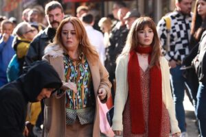 Melisa Doğu Instagram - Kaydırmalı ‘KOPUK’ operasyonu 🎬 @medyapimresmi imzalı @kopukdizi ‘miz bu akşam 20:00’da @foxturkiye ekranlarında 📺 Hayatıma hoşgeldin PERİHAN 🤭 @koraykerimoglu @muratkerasus @ugurdagtas @selaley @denizkarao @fuatmete @ozdenselim #kopukdizi
