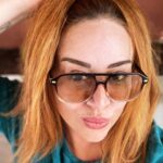 Melisa Doğu Instagram – Derler ya kafanı alıp gitsen ne yazar, içindekiler seninle beraber geldikten sonra diye, siz o diyenlere aldırmayın. Bazen uzaklaşmak herşeyden, sesten, stresten, şehirden, sakinlemek, oksijen almak bolca, bolca yeşil, mavi, pembe çekmek içine, görmek dışarıdan kendini, o kadar iyi geliyor ki insana… park olur, bahçe olur, uzun yürüyüşler olur.. olsun, hepinize dilerim 🍀💙🌾