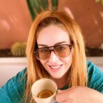 Melisa Doğu Instagram – Derler ya kafanı alıp gitsen ne yazar, içindekiler seninle beraber geldikten sonra diye, siz o diyenlere aldırmayın. Bazen uzaklaşmak herşeyden, sesten, stresten, şehirden, sakinlemek, oksijen almak bolca, bolca yeşil, mavi, pembe çekmek içine, görmek dışarıdan kendini, o kadar iyi geliyor ki insana… park olur, bahçe olur, uzun yürüyüşler olur.. olsun, hepinize dilerim 🍀💙🌾