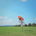 Melise Instagram - Does this parasol make me look carefree? 🕊️🌾🪭