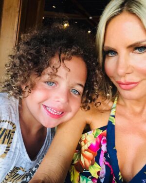 Melissa Tkautz Instagram - Can’t wait to explore #Thailand ... ashamed to say (kinda) that so far I’ve only explored the gym, the pool and the bar 🍸😂 haha
#1 ☝️ priority is enjoying some serious family time ... what’s top of your list when on holiday? I always feel guilty for not doing absolutely everything .. am I the only one? Trying to focus on relaxing and really enjoying the stuff we do do. Happy Monday ppl xoxo 😘