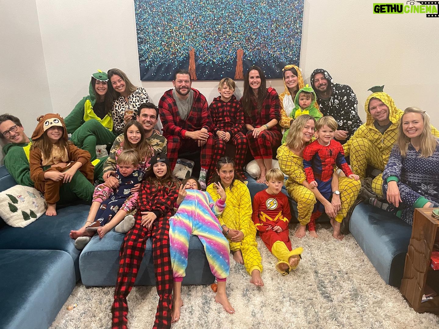 Melissa Claire Egan Instagram - Mammoth! Thanks for the fun and the memories. Best friends, baby’s first snow, beauty, blizzards, (couple meltdowns), onesie parties, dance parties, and ❄️❄️❄️❄️❄️💙