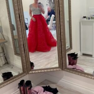 Melissa Claire Egan Instagram - The story of THE DRESS! @theolivertolentino has been so good to me! I screen shot this dress on his Instagram over a year ago and said, “if I’m ever nominated again, I have to wear this dress”. Cut to last spring, I was lucky enough to be nominated, but was going to be 7 months pregnant at the Emmy’s. Oliver said no problem, he would make me the “pregnant version” of this dress. Could you die?! It was a shortened bodice and the skirt became more empire waist. Then the strike happened and the Emmy’s got pushed and here we are with the original version of the dress! Oliver has been so wonderful and I’m forever grateful to wear this piece of art!💃🏻❤️