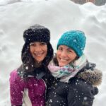 Melissa Claire Egan Instagram - Mammoth! Thanks for the fun and the memories. Best friends, baby’s first snow, beauty, blizzards, (couple meltdowns), onesie parties, dance parties, and ❄️❄️❄️❄️❄️💙