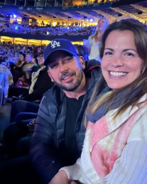 Melissa Claire Egan Instagram - What a legend! So much fun seeing @eltonjohn at Dodger Stadium, on his Farewell Yellow Brick Road final tour. He sounds incredible! At 75 years old. Although he didn’t sing it last night, “The One” was our wedding song🥰 We ❤️ U Elton John!