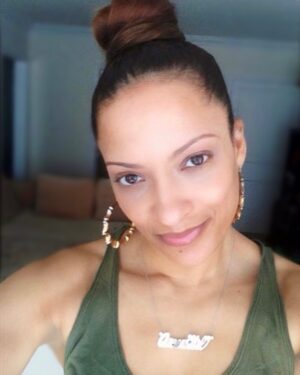 Melissa De Sousa Instagram - #Repost #FBF #Bun #Bamboo #Nameplate #QGTM #NY #Girl ❤️