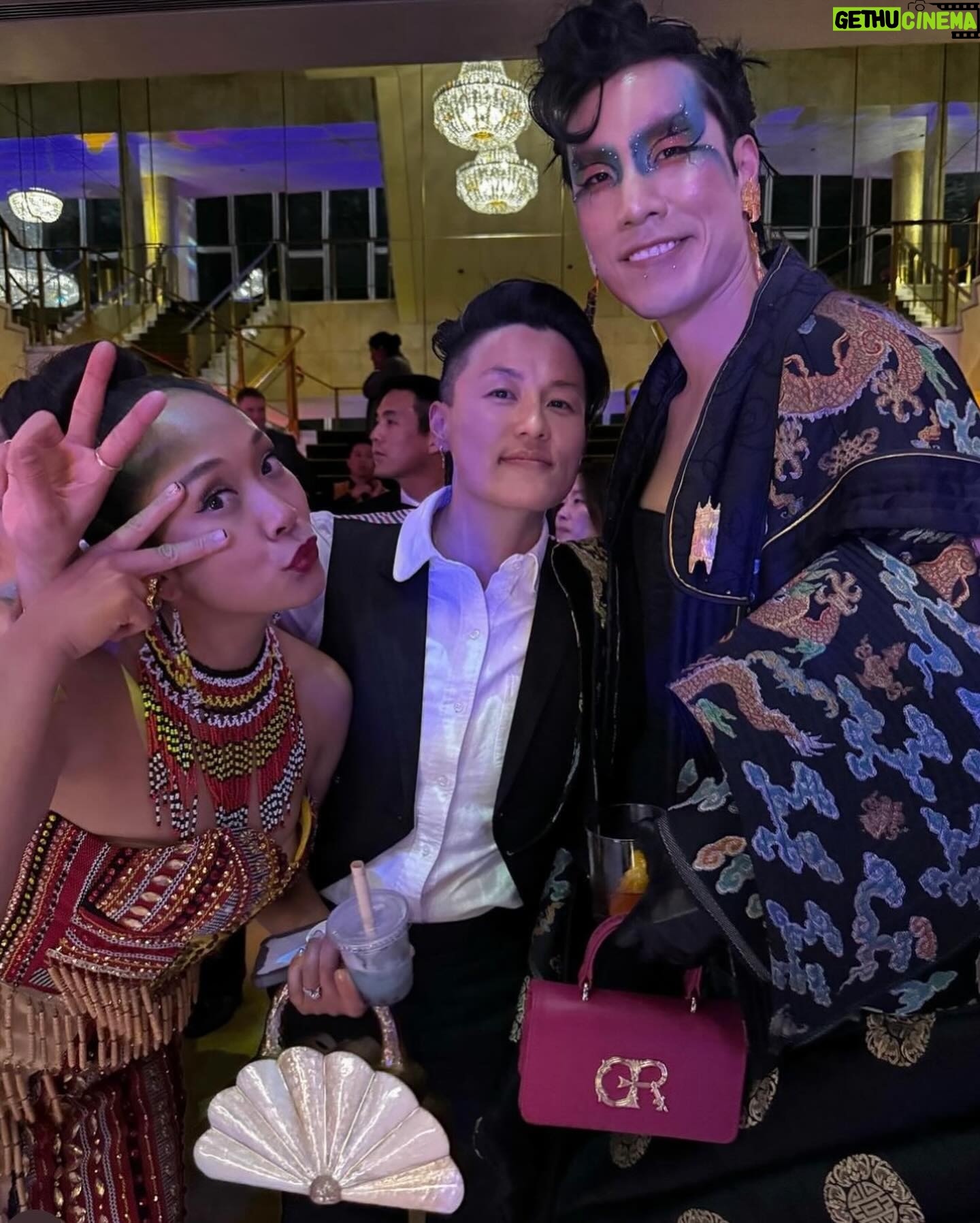 Melissa King - 6.1K Likes - Gold Gala 2024 💫
Thank you @goldhouseco for bringing us together to celebrate our heritage and community.
Suit: @thombrowne ♠️
Haircut: @sanfranzcisco ✂️
Jewelry: @emigrannis 💎⚜️