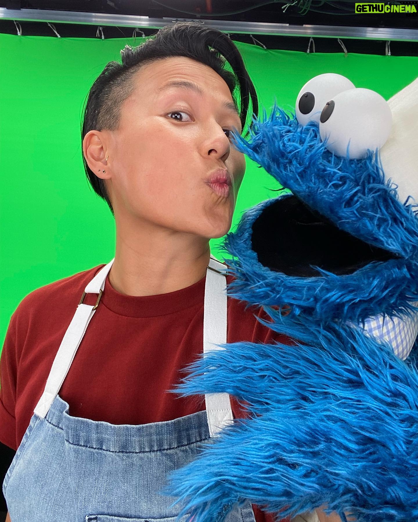 Melissa King - 30.1K Likes - Want to see the best day of my life?! Want to know how to make me scream? Want to know how to make me cry? 😭
I’m beyond excited to finally share with you that I’ll be visiting @sesamestreet as they introduce their first ever Asian American muppet named Ji Young — she’s 7 years old, Korean, and loves tteokbokki! I’ll be in the kitchen cooking with the best sous chef in town: Cookie Monster! 😭😭😭 Sweet Little Gonger was hanging around too (not enough cry faces for all of this!) #monsterfoodie
This was such a bucket list moment for me. Growing up as a Chinese American, Sesame Street helped me learn English when my parents spoke only Cantonese at home. My all time favorite, Cookie Monster, inspired me to explore new foods while also remembering to eat all the cookies in my mom’s cookie jar. I was probably Ji Young’s age when I was glued to the tv juggling Sesame Street and episodes of Julia Child and Yan Can Cook on PBS. I couldn’t be more proud and honored to be a part of this special AAPI episode to empower Ji Young and other children to embrace the beauty of Asian foods and other cultures, support one another, and know that we all belong. 💕
You’ll see me and a few other amazing AAPI friends like @padmalakshmi @simuliu @naomiosaka @jimlee @annacathcart on this special episode of “See Us Come Together” airing on @hbomax and @pbskids Thanksgiving day!
Thank you to my amazing @wme @staym88 teams @adelineporis @jbider12 @ericalingg @gingypants @ranaburgundy @psun68 and the SS family for making this dream happen. Can’t wait to share more of my experience with you after it all airs. The nieces are going to lose their 🤯🤯